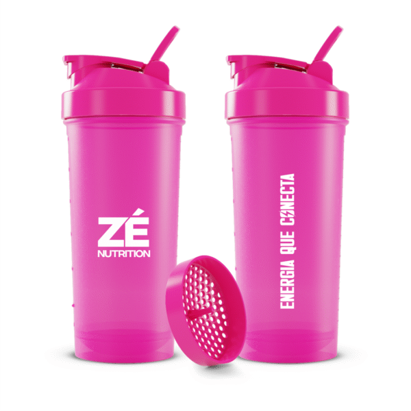 coqueteleira rosa com logo da Zé Nutrition e a frase energia que conecta impressas em fundo branco