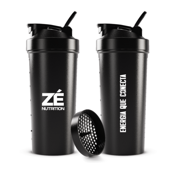 coqueteleira preta com logo da Zé Nutrition e a frase energia que conecta impressas em fundo branco